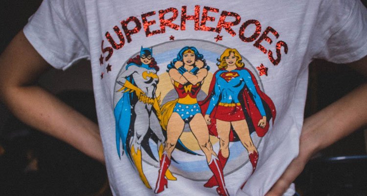 Camisetas personalizadas de superheroínas y otros consejos para demostrar tu amor por los superhéroes