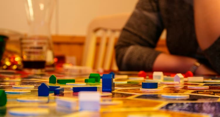 Jugar online vs jugar en persona - Juegos de Mesa